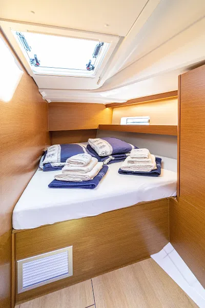Cabin on Baldur, a Jeanneau Sun Odyssey 490 sailboat at Primošten, Croatia