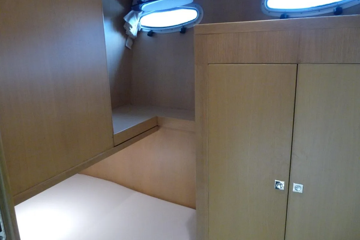 Cabin on Pieton, a De Drait DeLuxe 42 motorboat at Akkrum, Netherlands