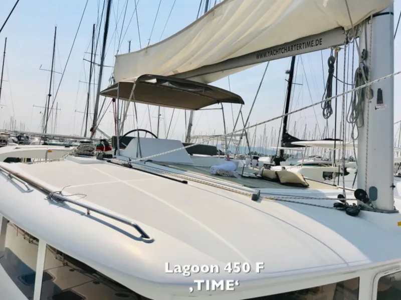 Salon of TIME , a Lagoon 450 catamaran at Općina Sukošan, Croatia