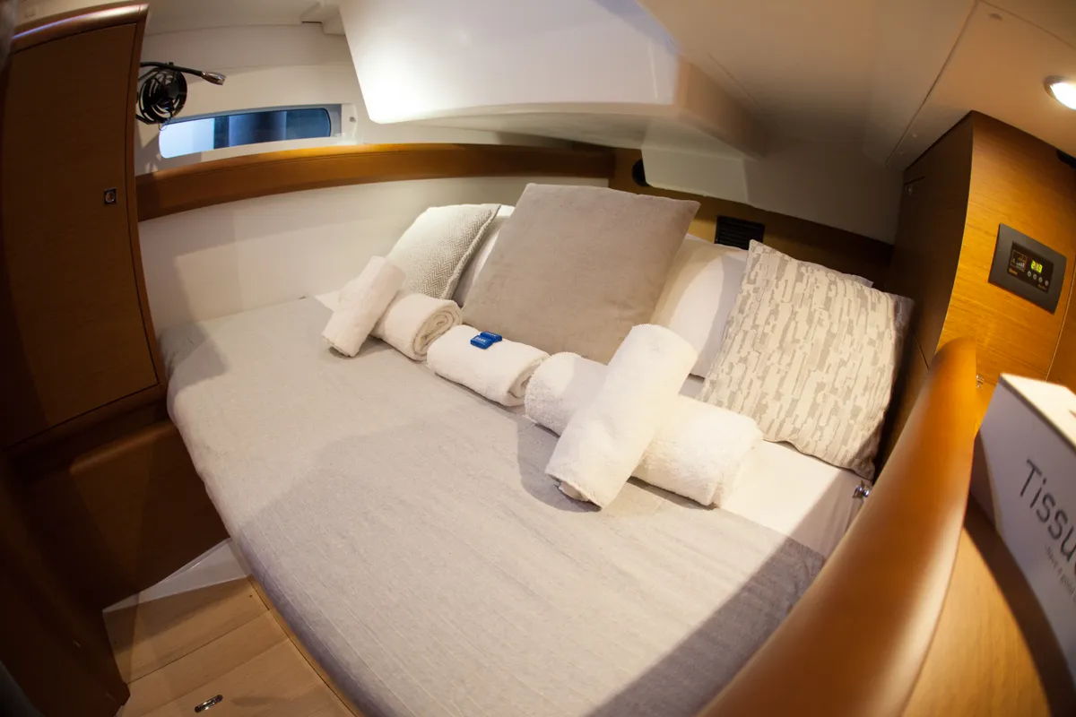 Cabin on Maistros, a Jeanneau Sun Odyssey 519 sailboat at Lavreotiki Municipal Unit, Greece