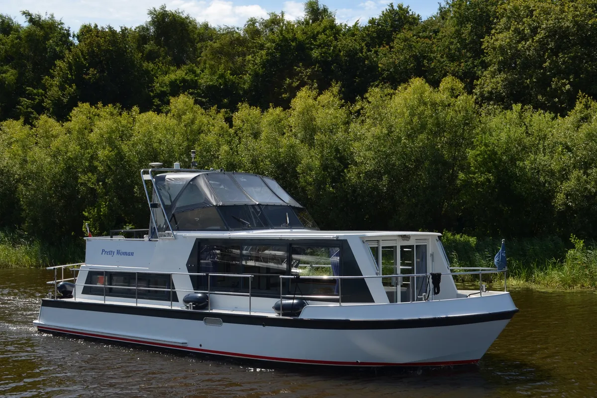 Exterior view of Pretty Woman, a De Drait Safari Houseboat 1050 motorboat at Drachten, Netherlands
