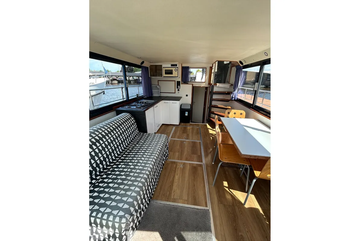 Salon of Pretty Woman, a De Drait Safari Houseboat 1050 motorboat at Drachten, Netherlands