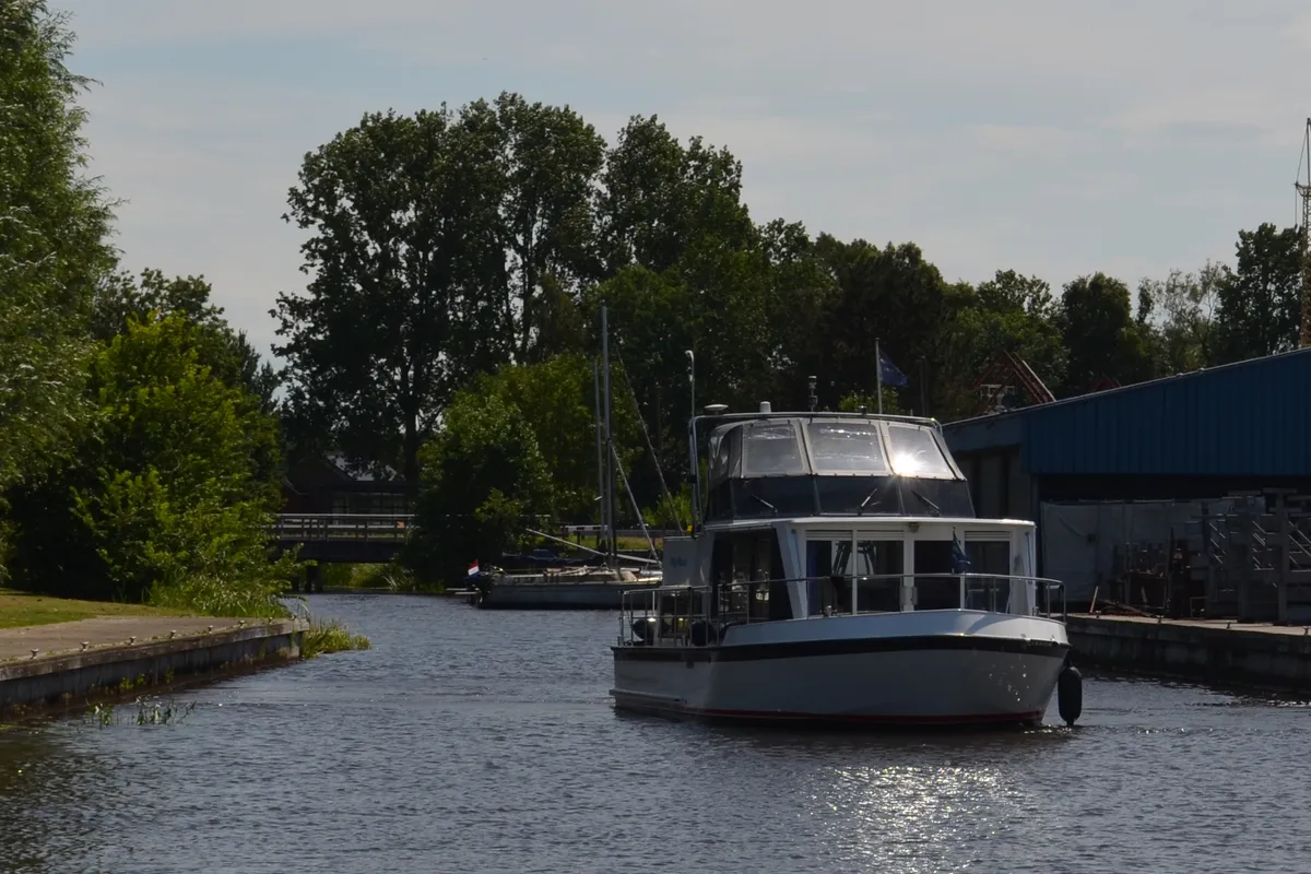 Exterior view of Pretty Woman, a De Drait Safari Houseboat 1050 motorboat at Drachten, Netherlands