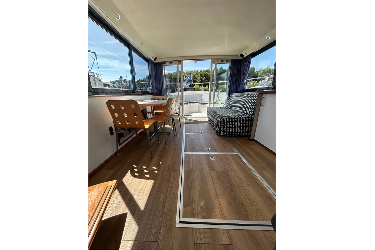 Salon of Pretty Woman, a De Drait Safari Houseboat 1050 motorboat at Drachten, Netherlands