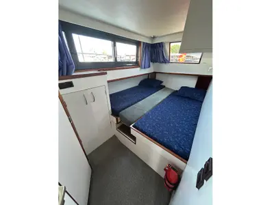 Cabin on Pretty Woman, a De Drait Safari Houseboat 1050 motorboat at Drachten, Netherlands