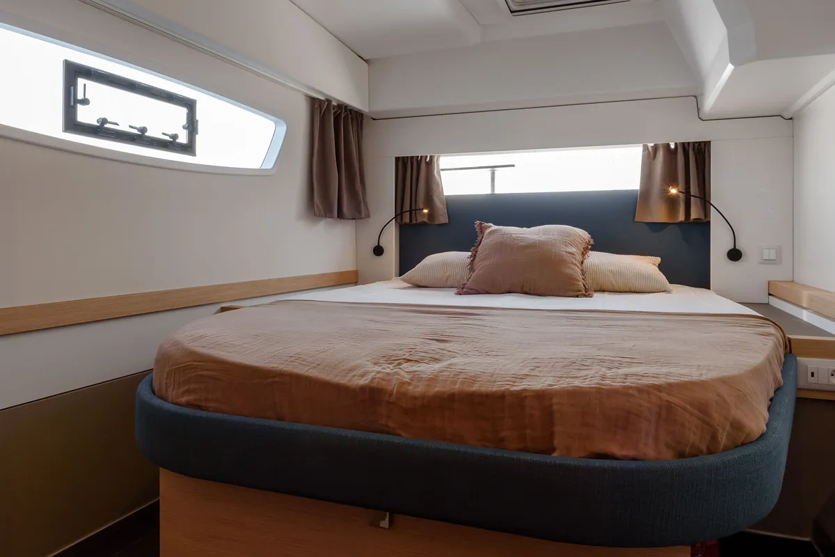 Cabin on Amapola - A/C, Generator, Water maker. Solar panel, a Fountaine Pajot Astréa 42 catamaran at Cannigione, Italy