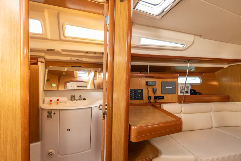 Salon of Benoit, a Jeanneau Sun Odyssey 42 i sailboat at San Vincenzo, Italy