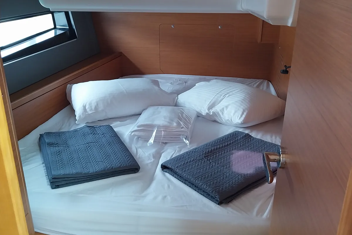 Cabin on Panagiotis, a Dufour 41 sailboat at Volos, Greece
