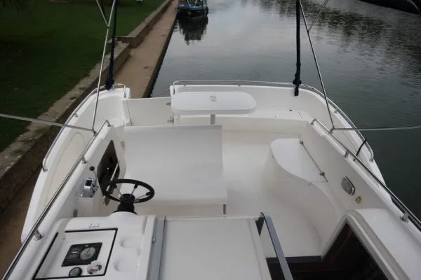 2507, a Haines 34 motorboat at Savoyeux, France