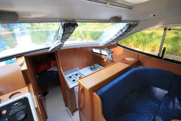 2507, a Haines 34 motorboat at Savoyeux, France