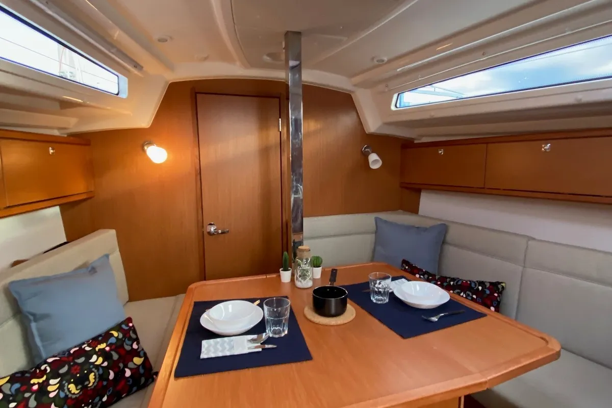 Salon of Luna 2, a Bavaria 34 Cruiser sailboat at Fethiye, Turkey