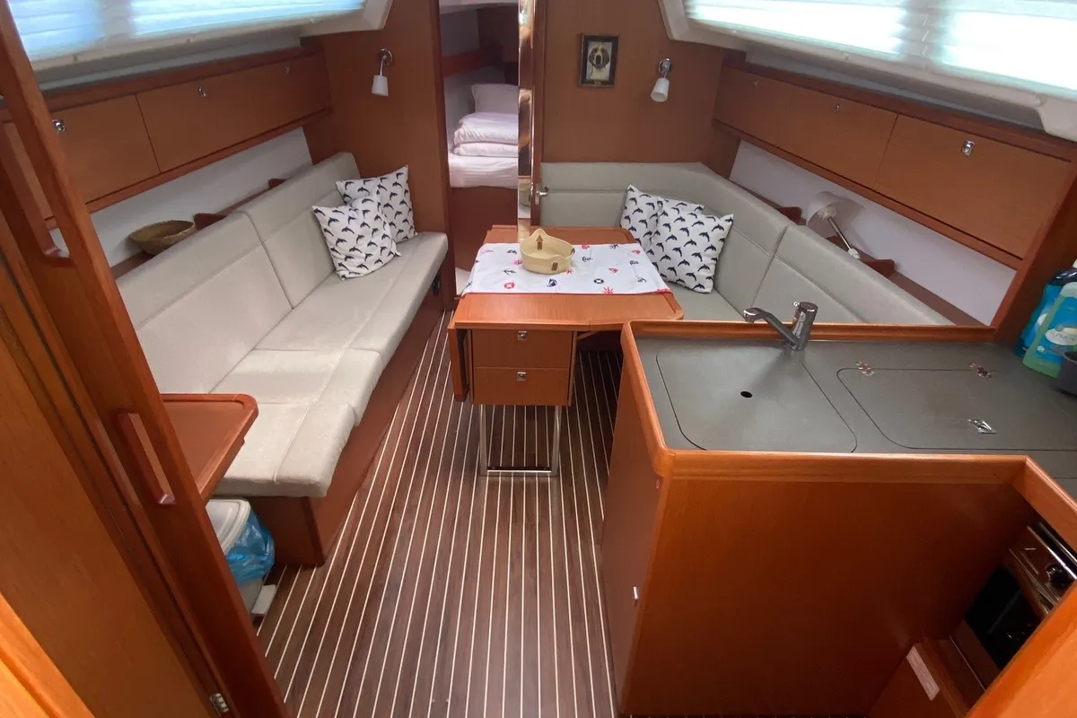 Salon of Luna 2, a Bavaria 34 Cruiser sailboat at Fethiye, Turkey