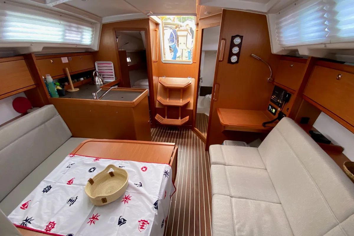Salon of Luna 2, a Bavaria 34 Cruiser sailboat at Fethiye, Turkey