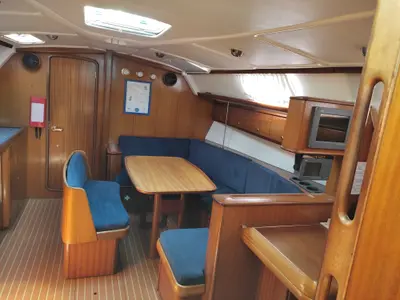 Salon of Dorothea, a Bavaria 41 sailboat at Kontokali, Greece