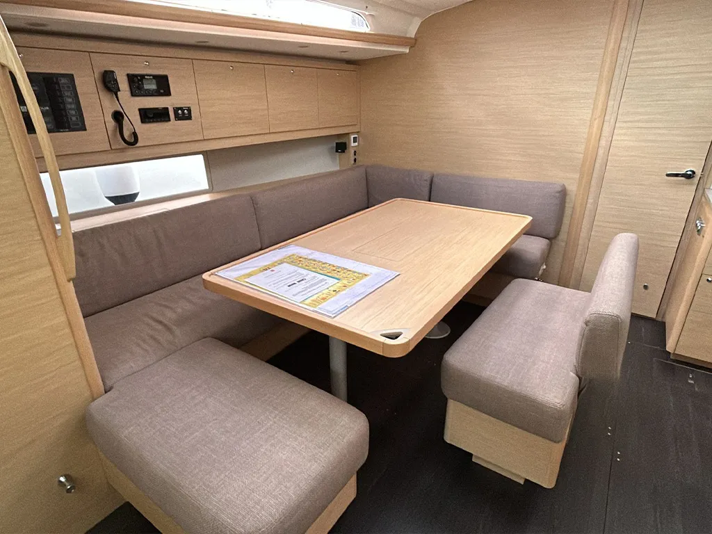Salon of AN, a Dufour 470 sailboat at es Jonquet, Spain