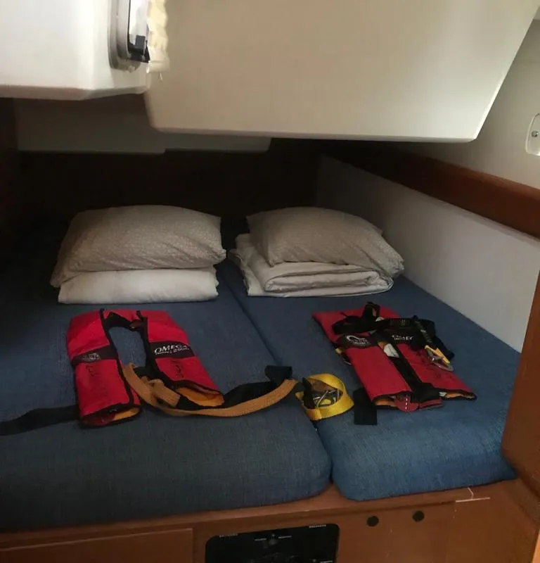Cabin on Alboran Jerez (Majorca), a Jeanneau Sun Odyssey 519 sailboat at es Jonquet, Spain