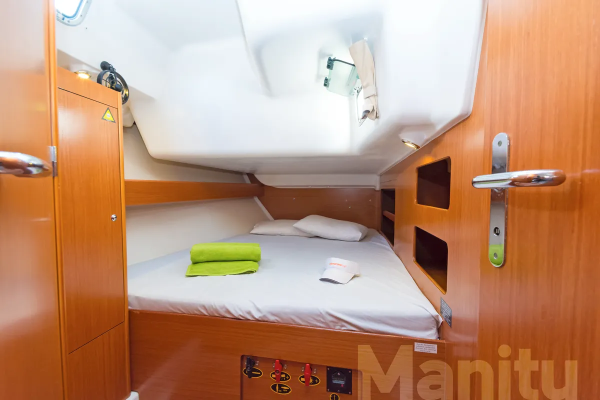 Cabin on Manitu, a Beneteau Cyclades 50.5 sailboat at Athens, Greece