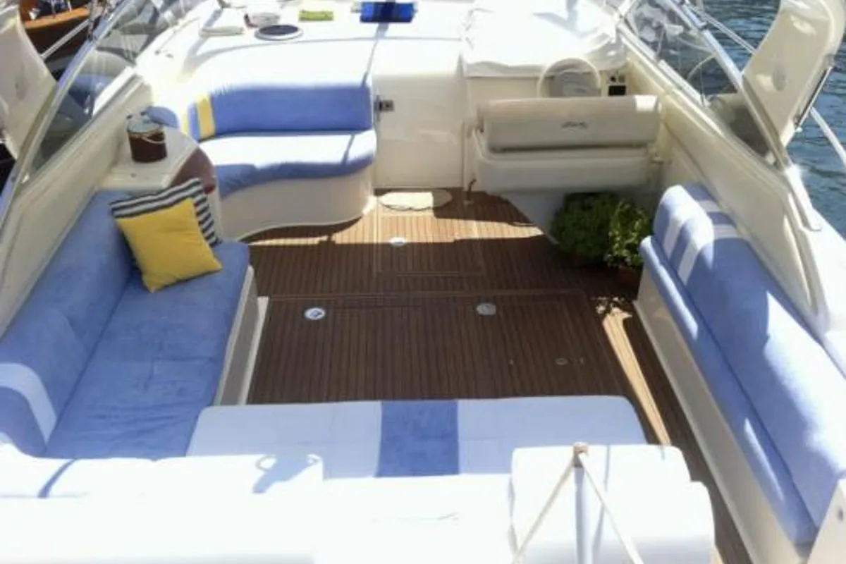 Deck of Iris, a Fiart Genius motorboat at Απολλωνία, Greece