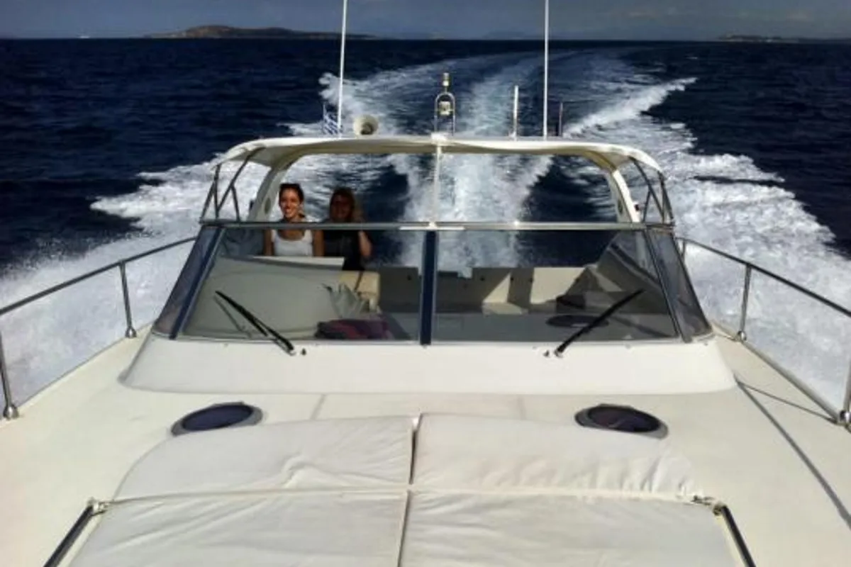 Exterior view of Iris, a Fiart Genius motorboat at Απολλωνία, Greece