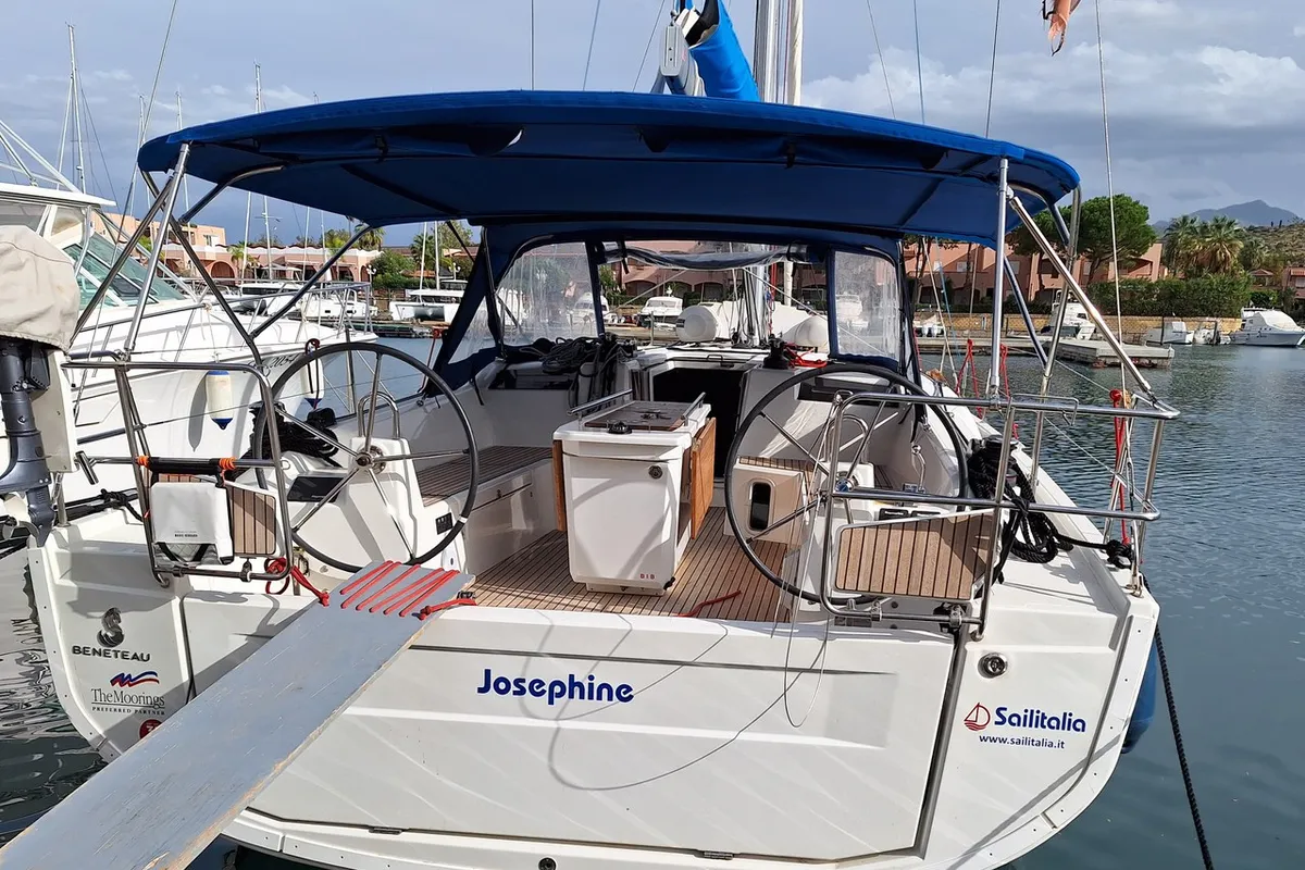 Cockpit of Josephine, a Beneteau Oceanis 40.1 sailboat at Tonnarella, Italy