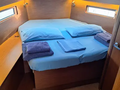 Cabin on Josephine, a Beneteau Oceanis 40.1 sailboat at Tonnarella, Italy