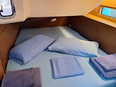 Cabin on Josephine, a Beneteau Oceanis 40.1 sailboat at Tonnarella, Italy