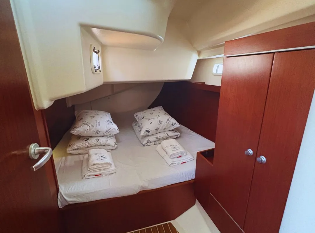 Cabin on Ivy, a Hanse 415 sailboat at Grad Kaštela, Croatia