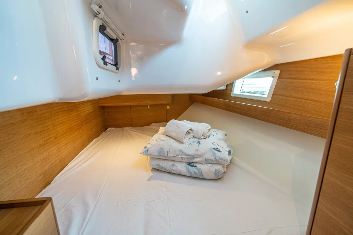 Cabin on Tonka, a Elan Impression 40.1 sailboat at Kaštela, Croatia