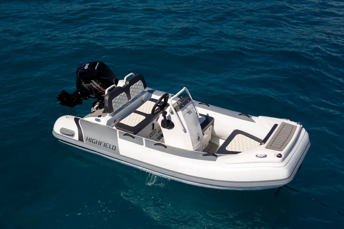 Olivia, a Azimut Magellano 60 motorboat at Grad Šibenik, Croatia