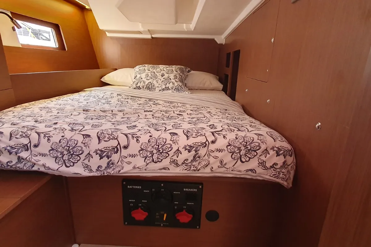 Cabin on Dommie, a Beneteau Oceanis 46.1 sailboat at Split, Croatia