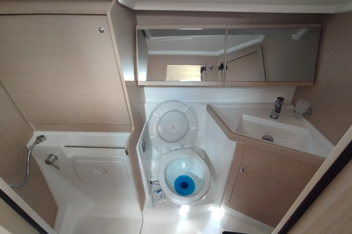 Head on La Mer, a Beneteau Oceanis 40.1 sailboat at Athens, Greece