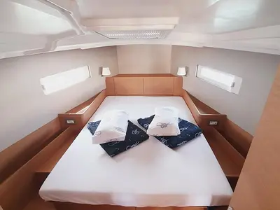Cabin on Kalumina, a Jeanneau Sun Odyssey 410 sailboat at Murter, Croatia