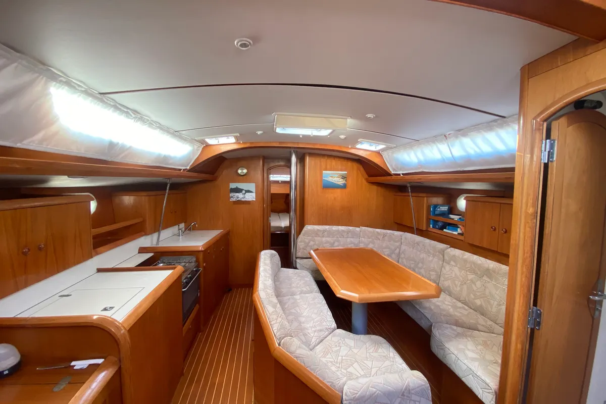Salon of Jalù, a Jeanneau Sun Odyssey 42.2 sailboat at Punta Ala, Italy