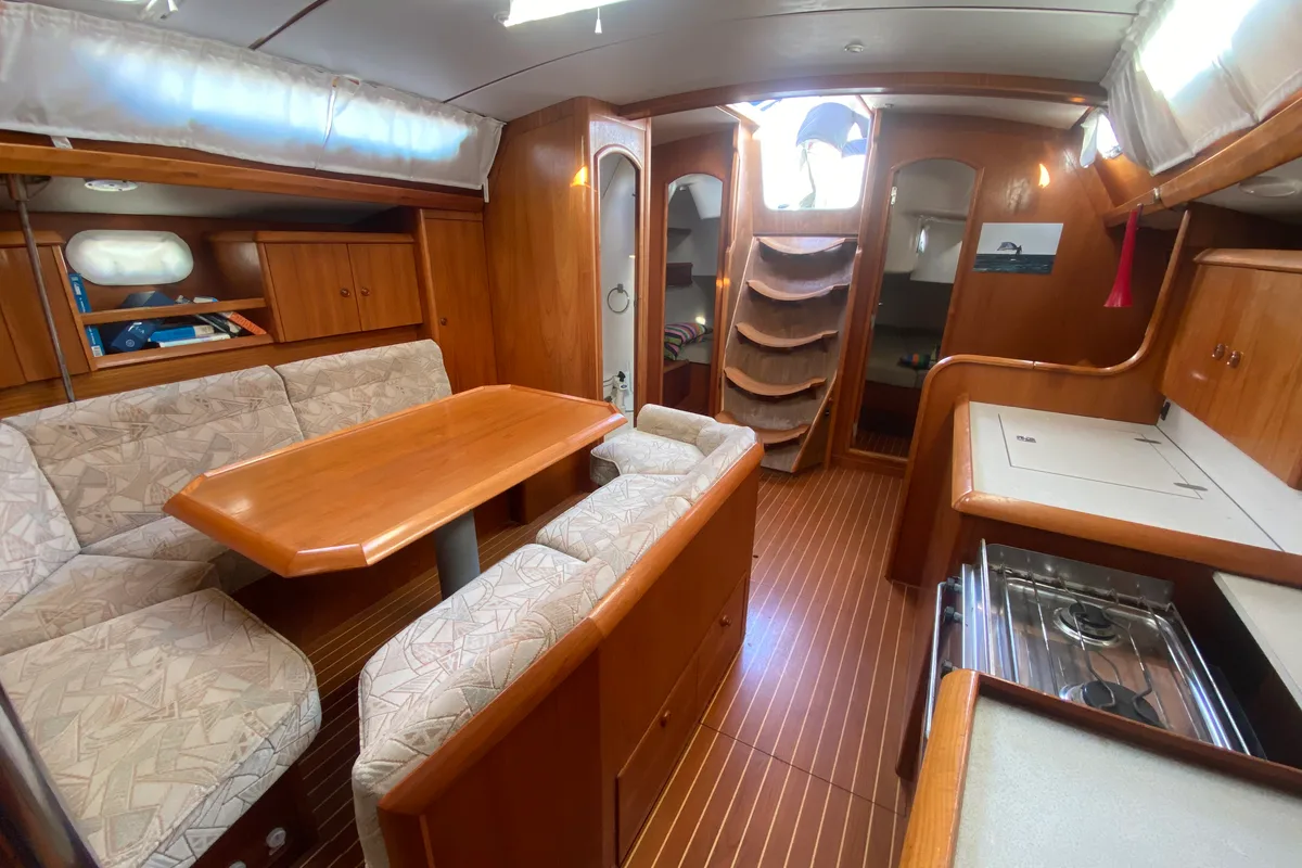 Salon of Jalù, a Jeanneau Sun Odyssey 42.2 sailboat at Punta Ala, Italy
