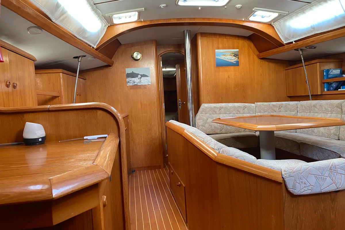 Salon of Jalù, a Jeanneau Sun Odyssey 42.2 sailboat at Punta Ala, Italy
