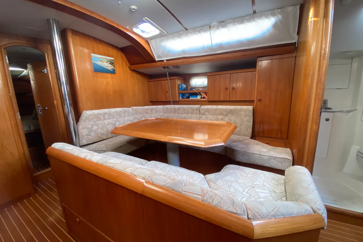 Salon of Jalù, a Jeanneau Sun Odyssey 42.2 sailboat at Punta Ala, Italy