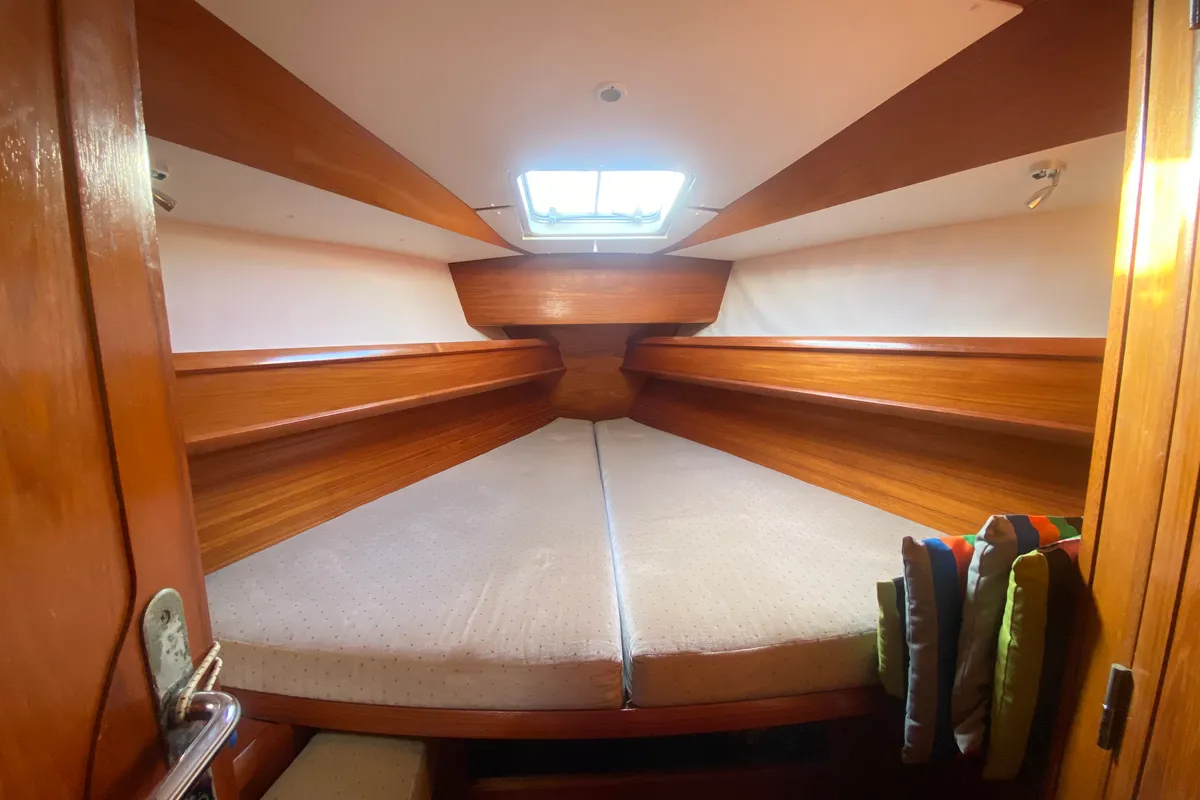 Cabin on Jalù, a Jeanneau Sun Odyssey 42.2 sailboat at Punta Ala, Italy