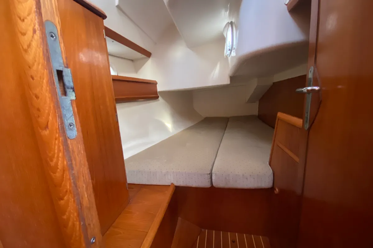 Cabin on Jalù, a Jeanneau Sun Odyssey 42.2 sailboat at Punta Ala, Italy
