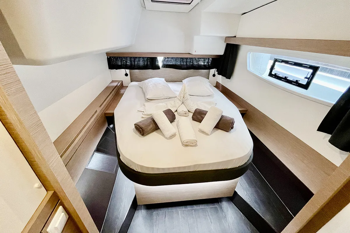 Barnacle, a Fountaine Pajot Isla 40 catamaran at Roche Caiman, Seychelles