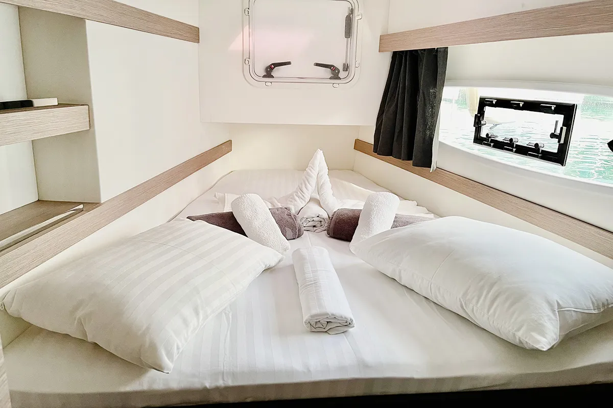 Barnacle, a Fountaine Pajot Isla 40 catamaran at Roche Caiman, Seychelles