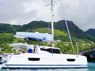 Barnacle, a Fountaine Pajot Isla 40 catamaran at Roche Caiman, Seychelles