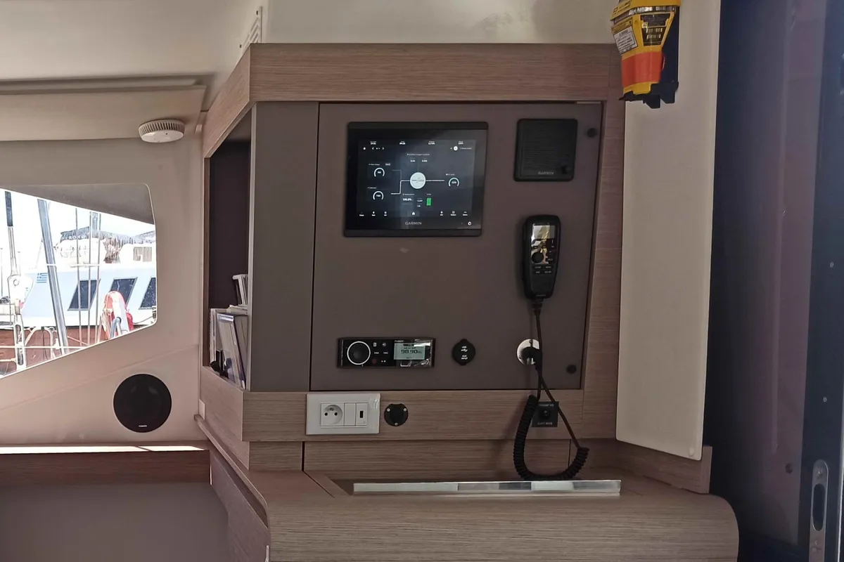 ALMIRIKI, a Fountaine Pajot Isla 40 catamaran at Parikia, Greece