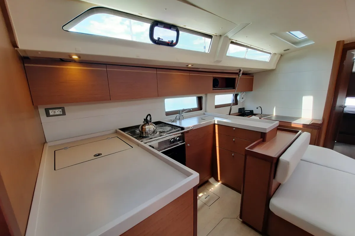Galley of Senza Confini II, a Beneteau Oceanis 51.1 sailboat at Tonnarella, Italy
