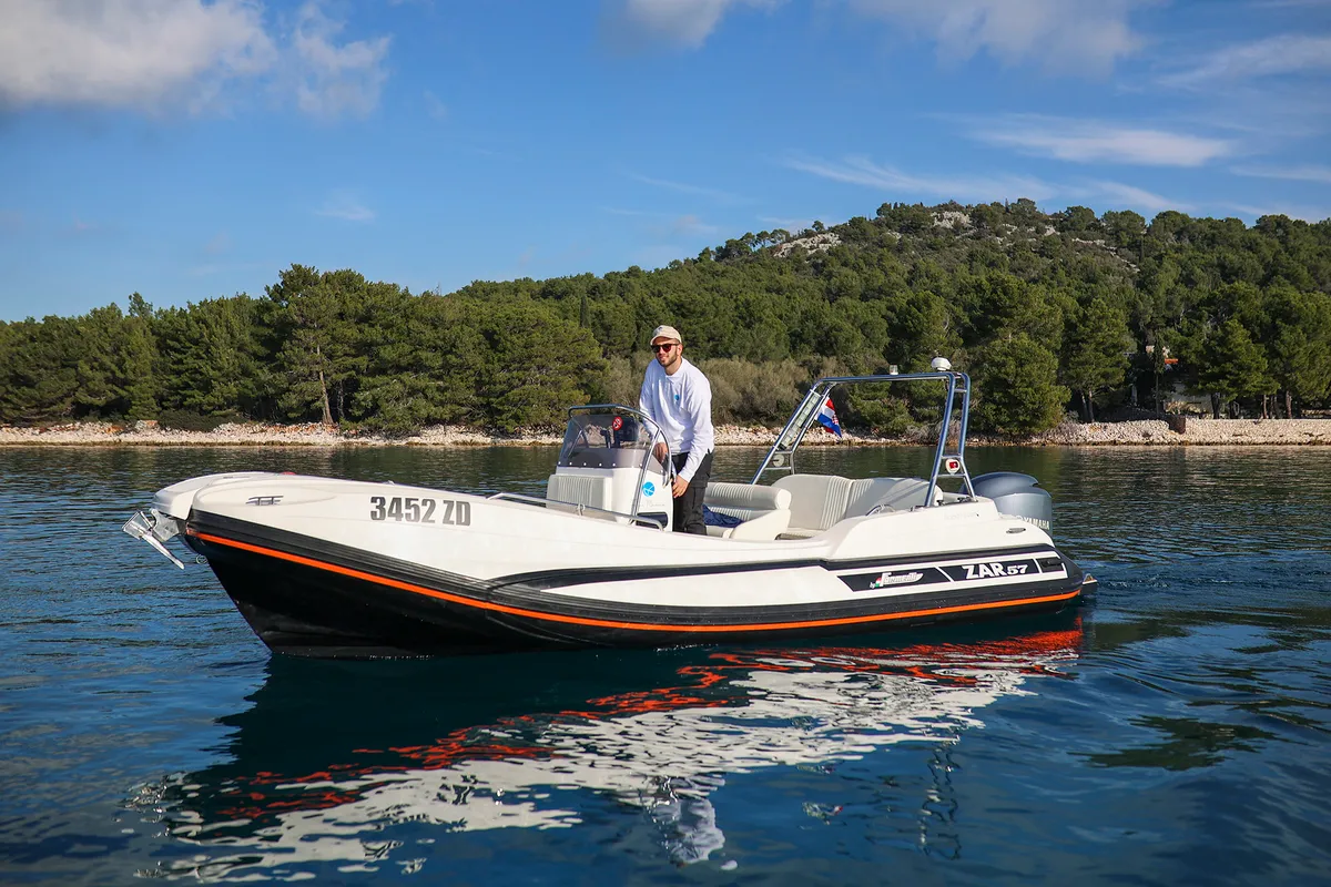 Exterior view of no name, a Zar 57 WD motorboat at Općina Sukošan, Croatia