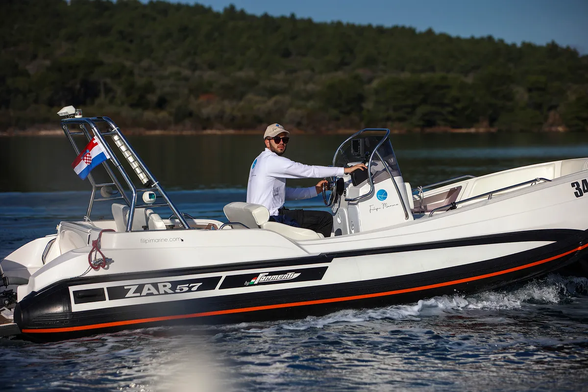 Exterior view of no name, a Zar 57 WD motorboat at Općina Sukošan, Croatia