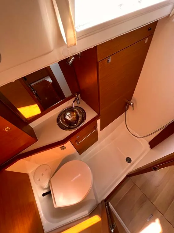 Head on MoElli, a Jeanneau Sun Odyssey 389 sailboat at Felanitx, Spain