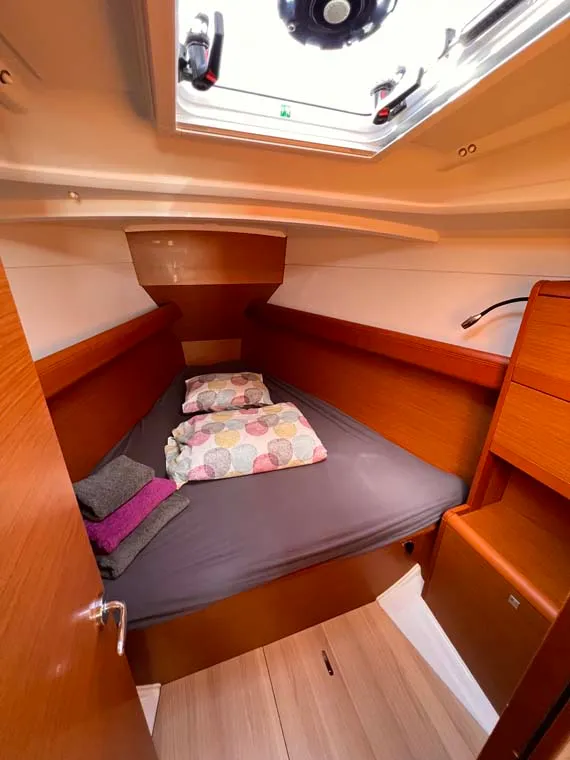 Cabin on MoElli, a Jeanneau Sun Odyssey 389 sailboat at Felanitx, Spain