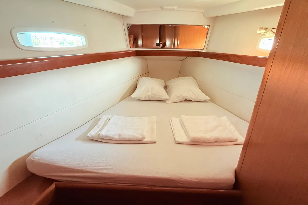 Cabin on Blue Star II, a Beneteau Oceanis 43 sailboat at Općina Sukošan, Croatia