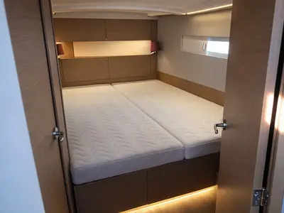 Cabin on Non È Mia, a Jeanneau Sun Odyssey 410 sailboat at Nettuno, Italy