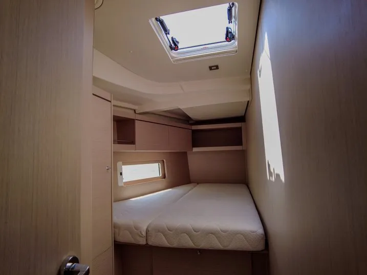 Cabin on Folie Douce, a Beneteau Oceanis 46.1 sailboat at Hyères, France